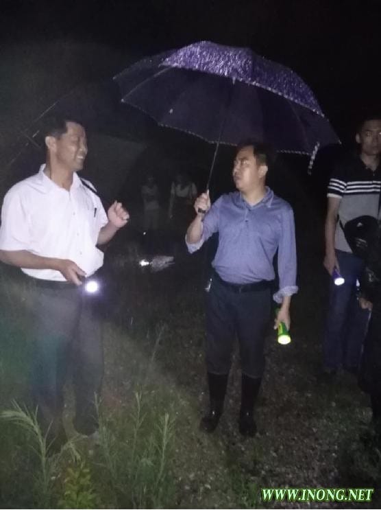 严防死守,湖南衡南县泉湖镇党员干部众志成城战洪魔